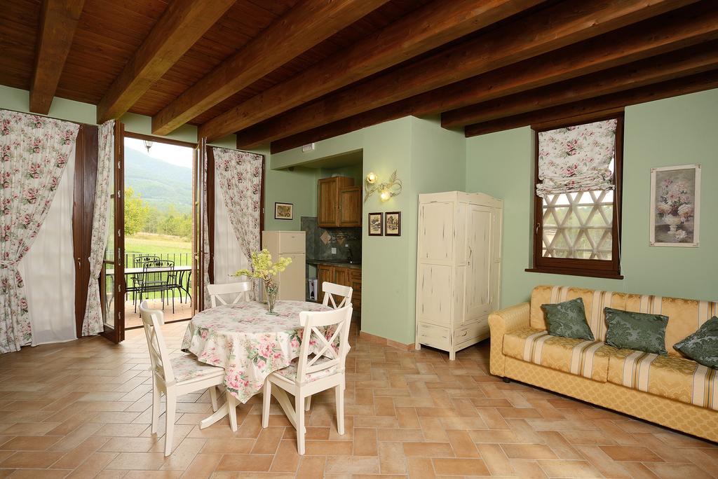 Agriturismo I Granai Crocemaroggia ภายนอก รูปภาพ