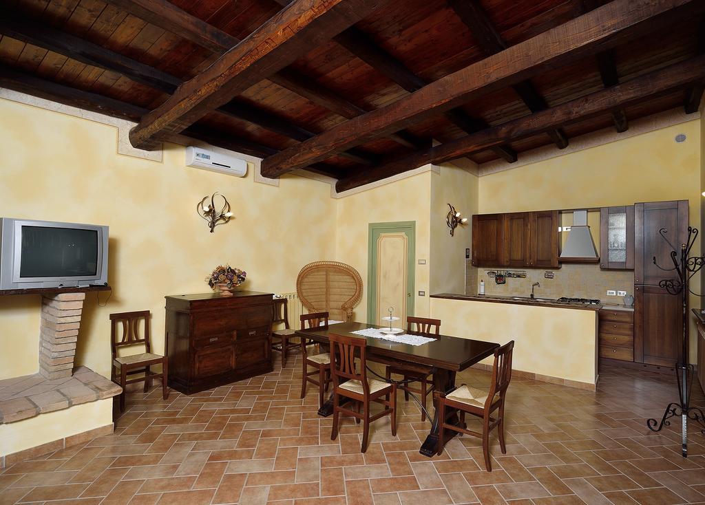 Agriturismo I Granai Crocemaroggia ภายนอก รูปภาพ
