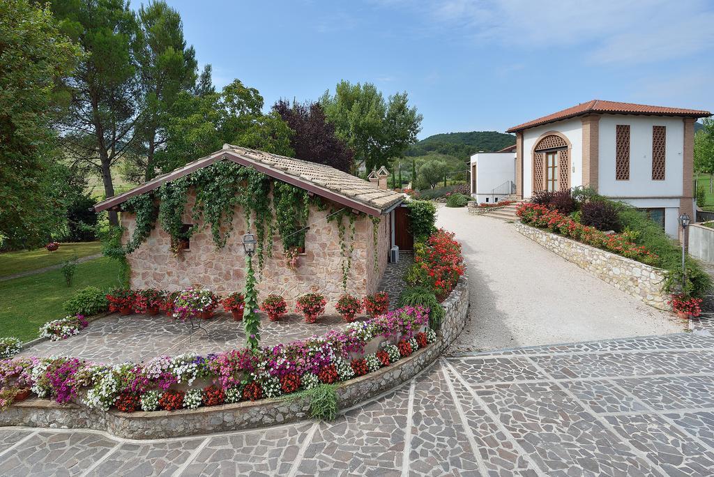 Agriturismo I Granai Crocemaroggia ภายนอก รูปภาพ