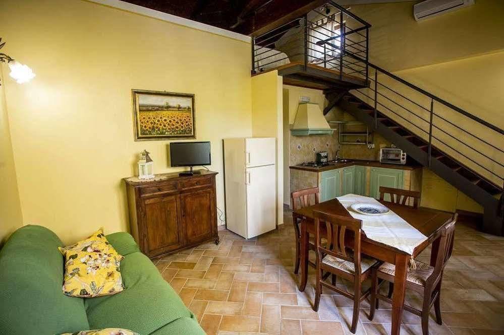 Agriturismo I Granai Crocemaroggia ภายนอก รูปภาพ