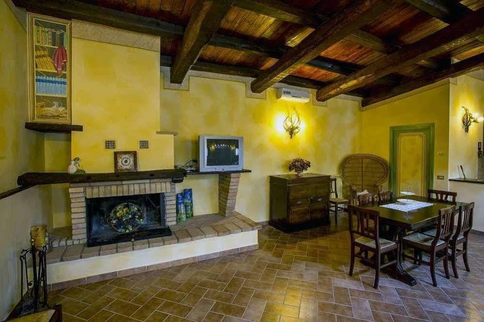Agriturismo I Granai Crocemaroggia ภายนอก รูปภาพ